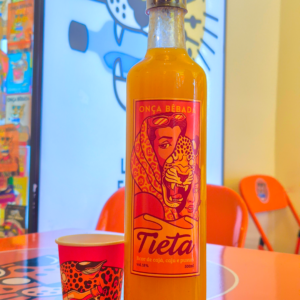 Imagem da garrafa Tieta licor caju caja puxuri onça bebada cachaca artesanal